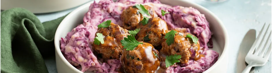 Rode kool stamppot met gehaktballetjes en jus