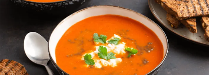 Tomatensoep met linzen en feta