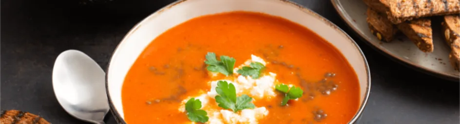 Tomatensoep met linzen en feta