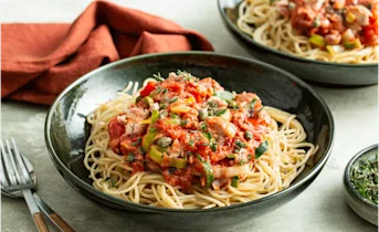 Spaghetti met tonijn in tomatensaus