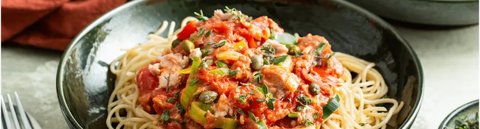 Spaghetti met tonijn in tomatensaus