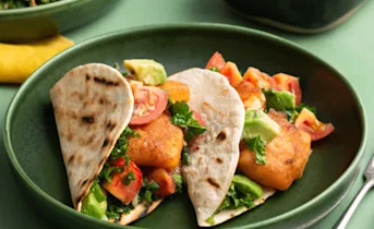 Vis taco's met limoen-yoghurtsaus