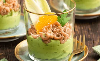 Garnalencocktail met avocado mousse en gepofte quinoa