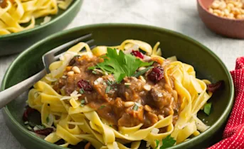Tagliatelle met hertenragout en pompoen