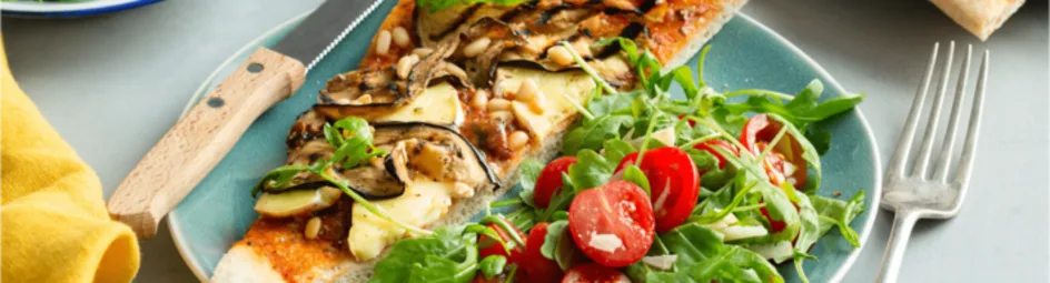 Pizza met gegrilde aubergine en brie
