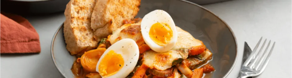 Italiaanse groenteschotel met mozzarella