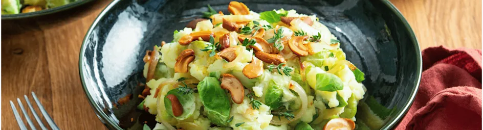Spruitjes stamppot met knapperige kerrie cashewnoten