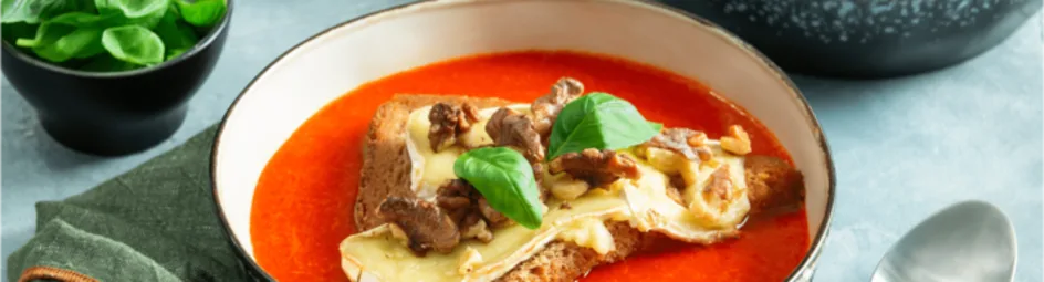 Geroosterde paprikasoep met kaas crostini’s
