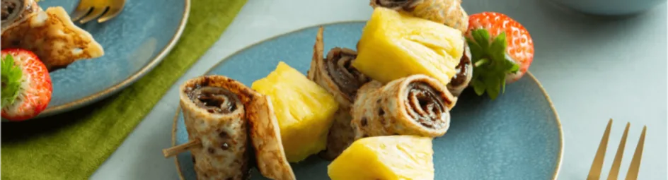 Pannenkoek spiesjes met ananas en chocoladepasta