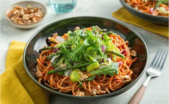 Spaghetti met groene asperges in tomatensaus
