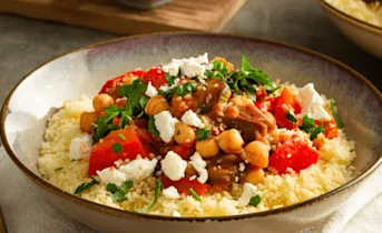 Couscous met auberginestoof en dadels