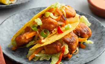 Taco's met chinese kool en kibbeling