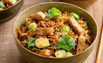 Noodles met varkensfilet en spruitjes