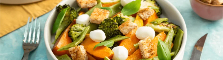 Geroosterde zoete aardappel salade met mozzarella