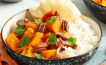 Indiase pompoencurry met pappadums