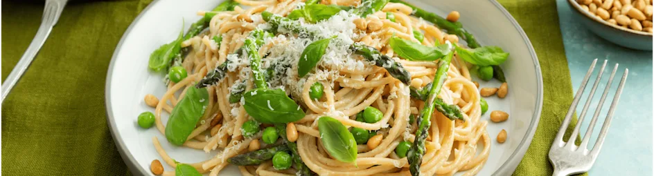 Spaghetti met asperges en erwtjes