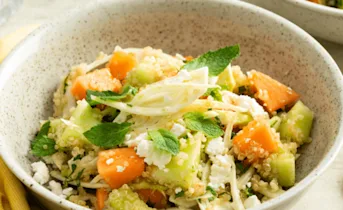 Gemengde meloen salade met feta en quinoa