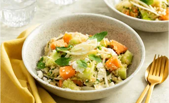 Gemengde meloen salade met feta en quinoa