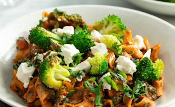 Penne met spinazie en broccoli