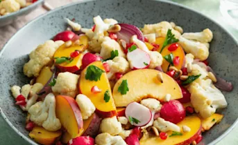 Geroosterde bloemkool salade met granaatappelpitjes