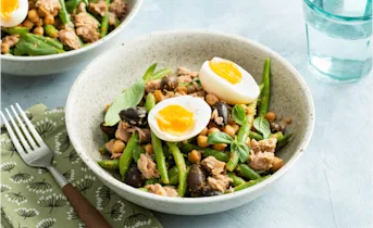 Mediterraanse salade met tonijn