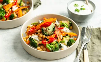 Broccoli en bospeen salade met korianderdressing