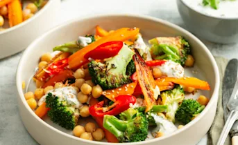 Broccoli en bospeen salade met korianderdressing