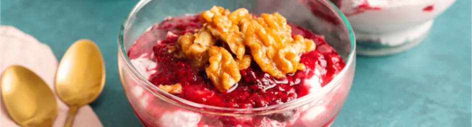 Bosvruchten compôte met gekaramelliseerde walnoten