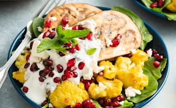 Gegrilde aubergine met citroen-muntsaus