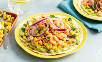 Open wraps met garnalen en maïssalade