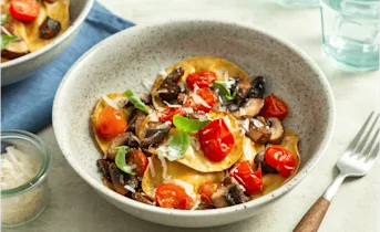 Gevulde pasta met kastanjechampignons en geroosterde tomaatjes