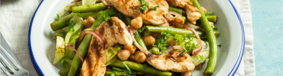 Bonensalade met gegrilde kip