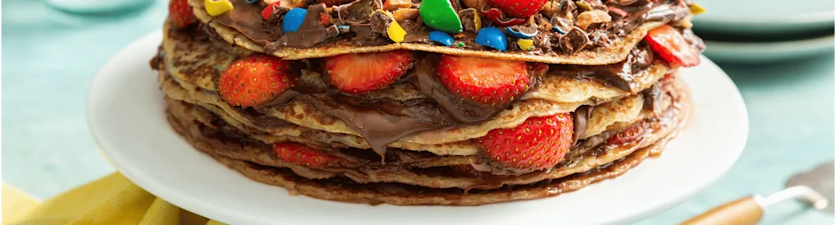 Pannenkoektaart met aardbeien en hazelnootpasta