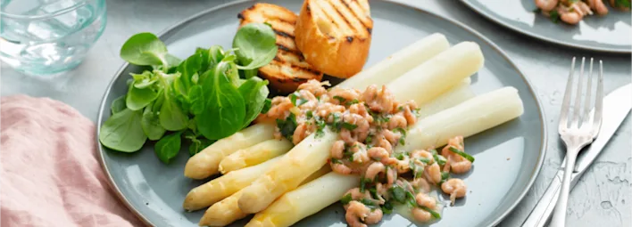 Witte asperges met Hollandse garnalen in botersaus