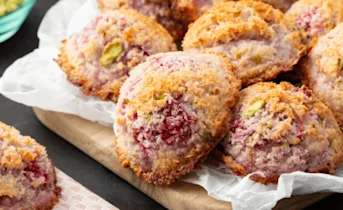 Kokosmakronen met framboos en pistache