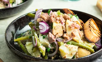 Aardappelsalade met tonijn en sperziebonen