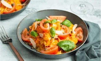 Tagliatelle met romige paprikasaus en tomaat