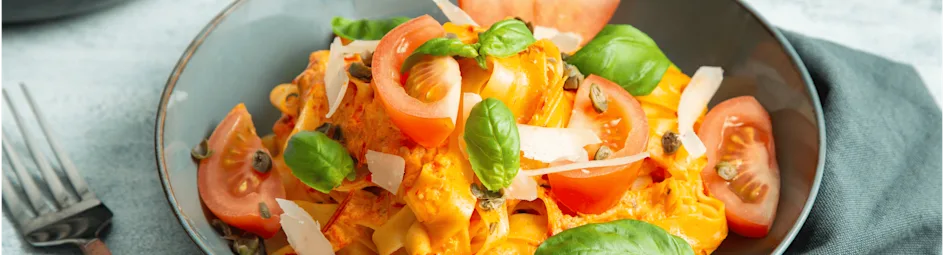 Tagliatelle met romige paprikasaus en tomaat