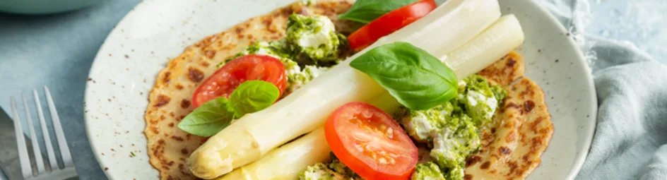 Pannenkoeken met geitenkaas en asperges