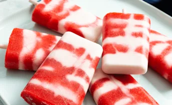 Aardbei-kokos ijsjes