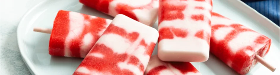 Aardbei-kokos ijsjes