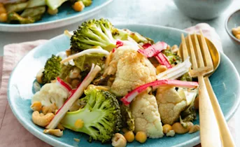 Geroosterde broccoli en kikkererwtensalade