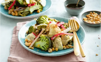 Geroosterde broccoli en kikkererwtensalade