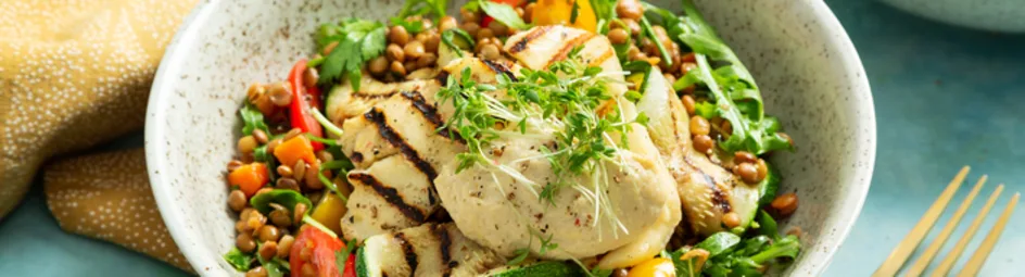 Linzen salade met gegrilde halloumi