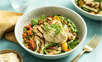 Linzen salade met gegrilde halloumi