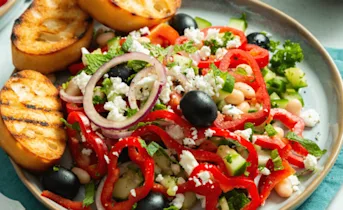 Frisse paprika-tomaten salade met feta