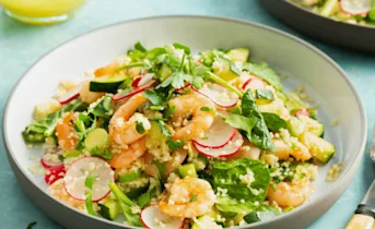 Cousous salade met gewokte garnalen en chorizo