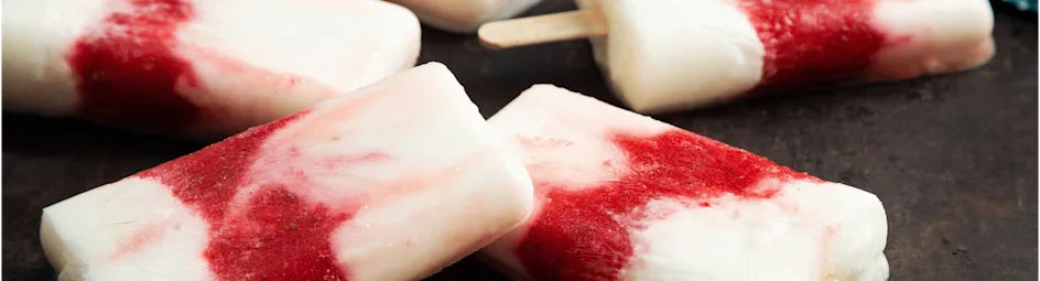 Yoghurt-aardbeien ijslollies