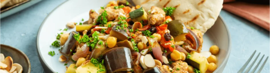 Gestoofde kip met groenten en kikkererwten