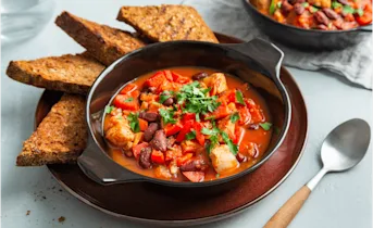 Koolvis stoofpotje met geroosterd brood